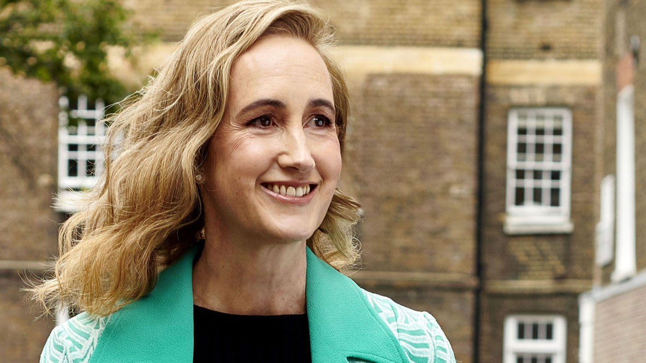 Sophie Kinsella: Clarifying False Death Reports and Her Literary Legacy